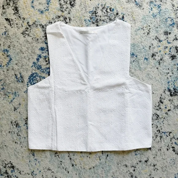 Zara white textured v-neck sleeveless top - Picture 2 of 5